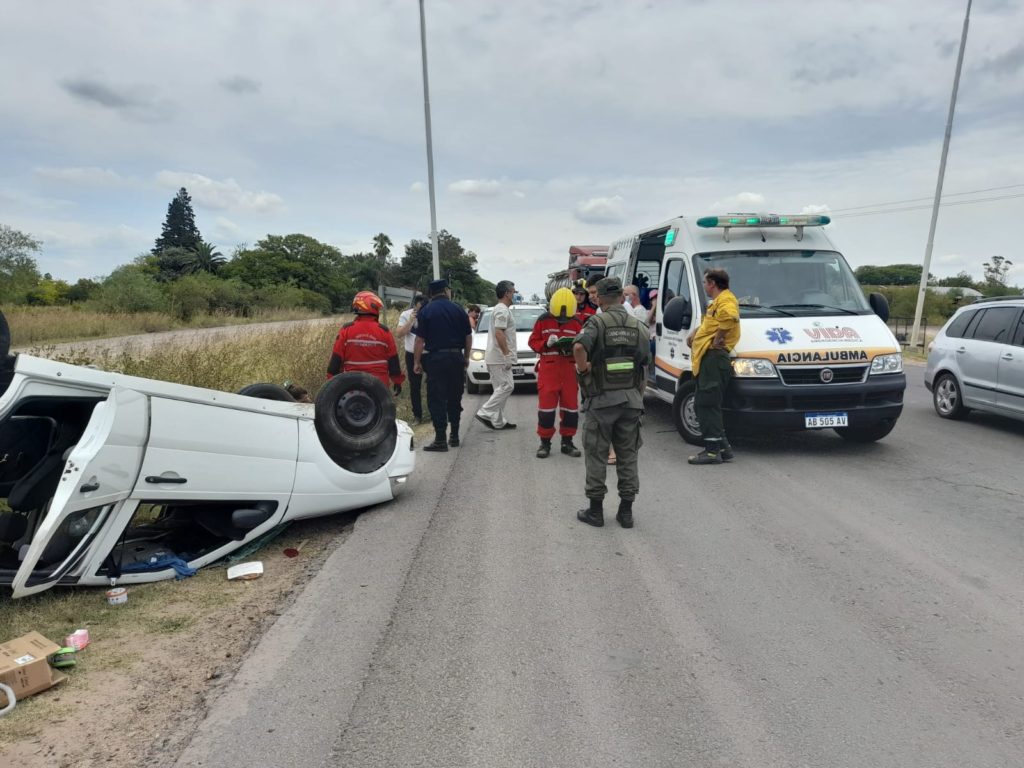 Ruta Se Produjo Un Grave Despiste Y Vuelco Cerca Del Cruce Con La