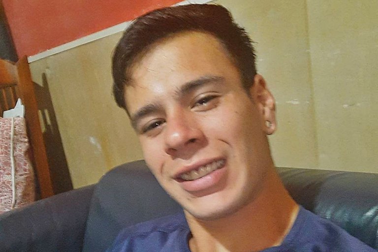 Una Familia Busca Desesperadamente A Un Joven Del Que Se Desconoce Su