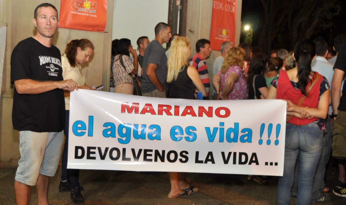 Colón: Reclamo en la puerta del municipio por la falta la de agua en la ...