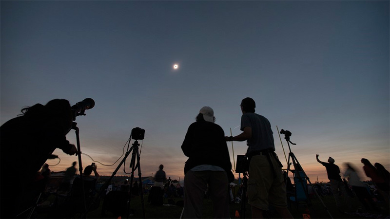 Reiteraron los consejos para ver el eclipse tras un audio que generó ...