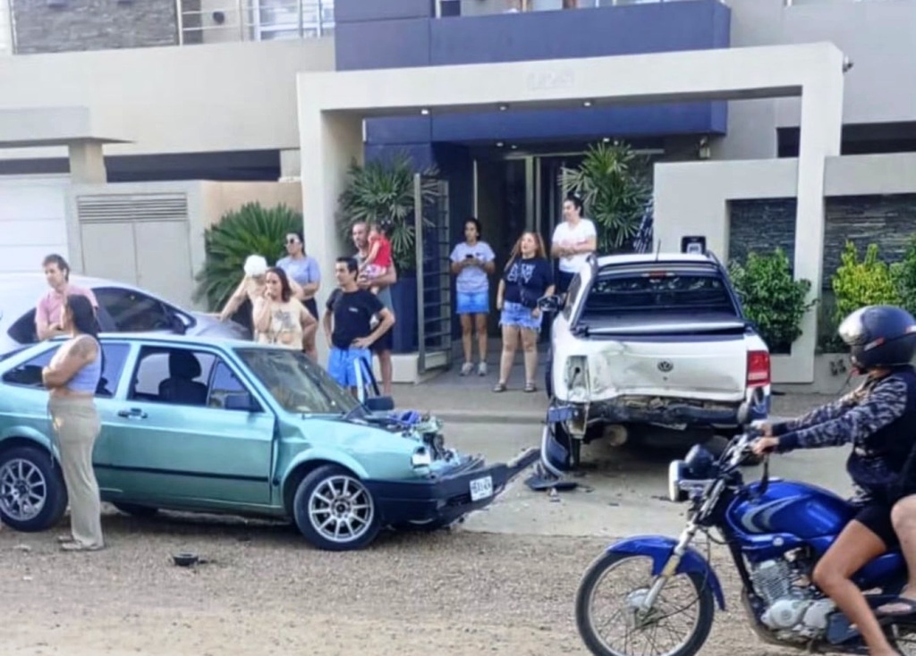 Colón: Realizaba maniobras peligrosas, chocó dos vehículos y se dio a la fuga | GENESIS24.NET > Portal Multimedia Líder en Noticias