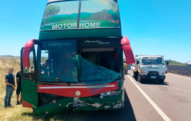 Autovía Artigas: Choque entre utilitario y motorhome dejó una mujer con lesiones graves | GENESIS24.NET > Portal Multimedia Líder en Noticias