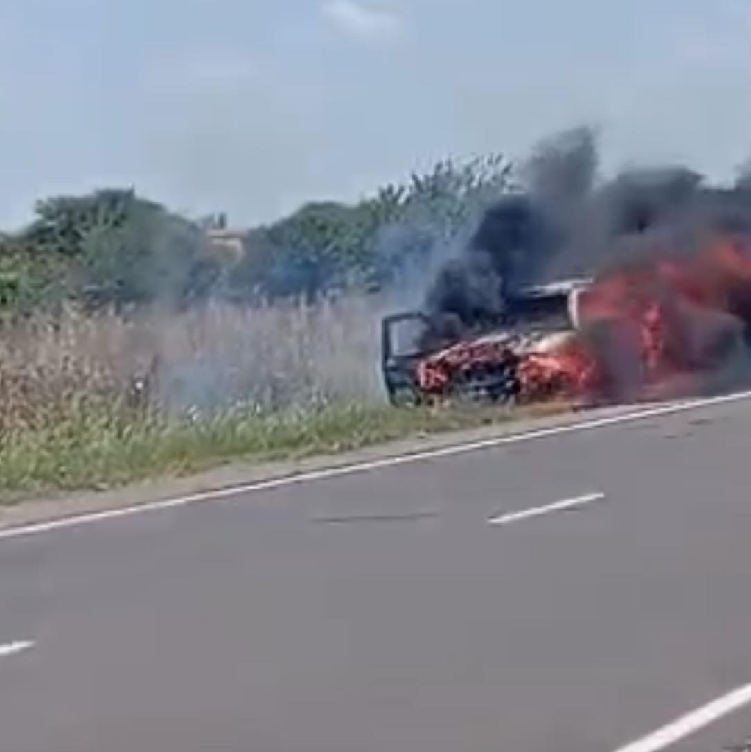 Ruta 20: Camioneta sufrió daños totales tras incendiarse | GENESIS24.NET > Portal Multimedia Líder en Noticias