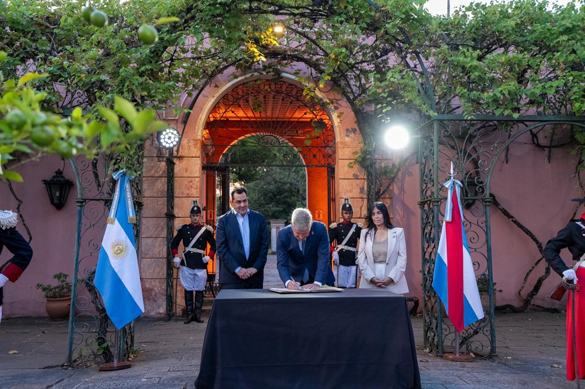 Nación y Provincia acordaron poner en valor el Palacio San José | GENESIS24.NET > Portal Multimedia Líder en Noticias