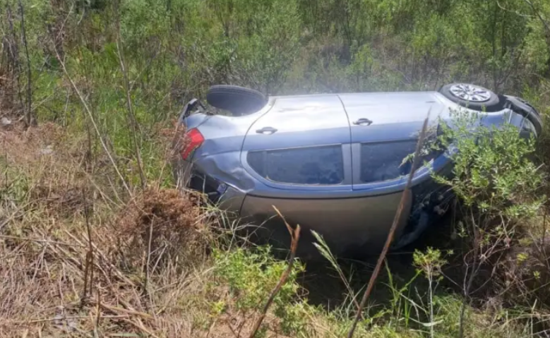 Autovía Artigas: Automovilista mordió la banquina y terminó volcando | GENESIS24.NET > Portal Multimedia Líder en Noticias