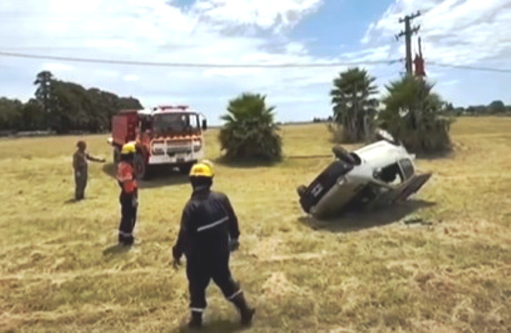 Un matrimonio resultó herido tras el vuelco de un auto en Ruta 131 | GENESIS24.NET > Portal Multimedia Líder en Noticias