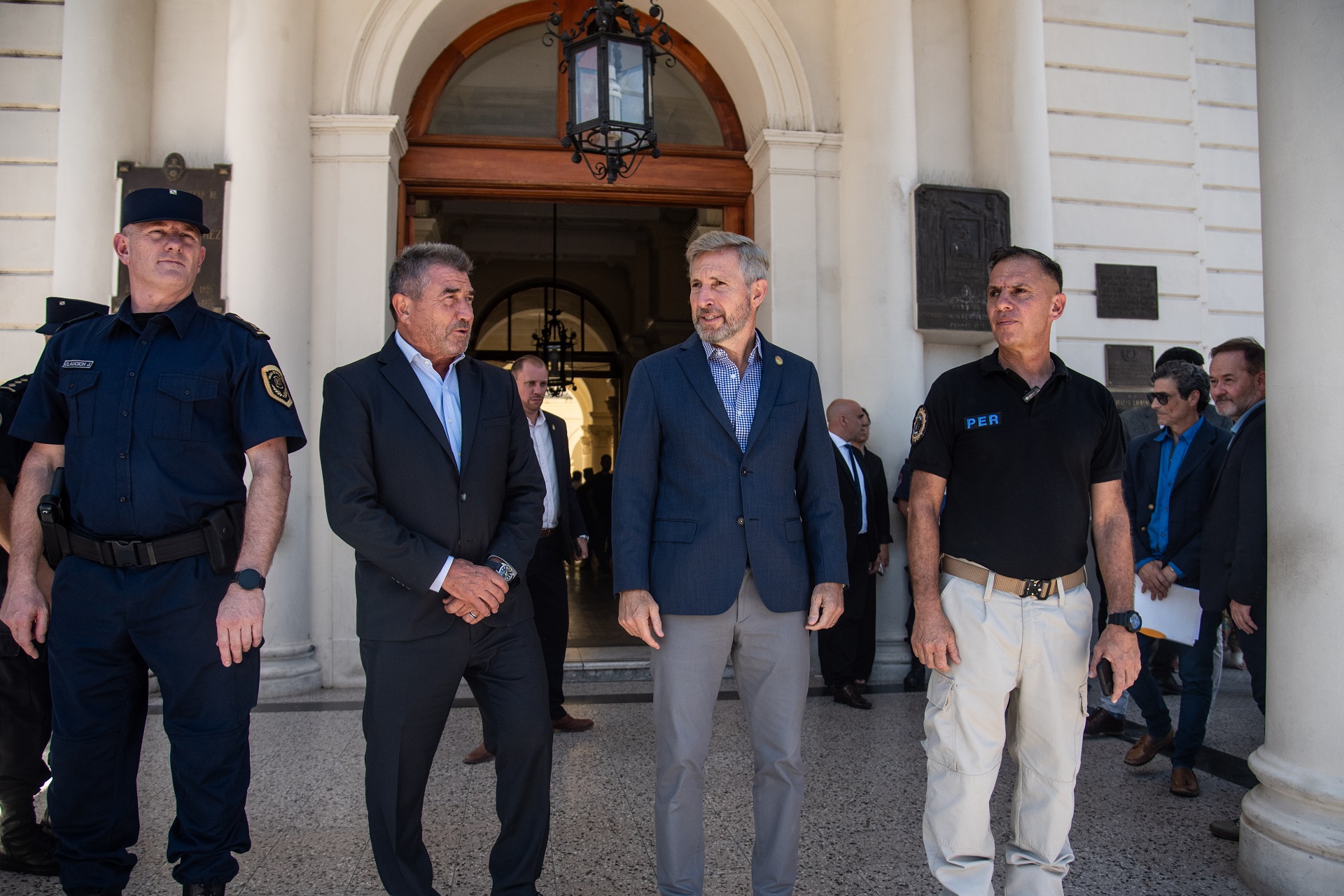El Gobierno provincial dispuso una mejora salarial para la Policía y el Servicio Penitenciario | GENESIS24.NET > Portal Multimedia Líder en Noticias