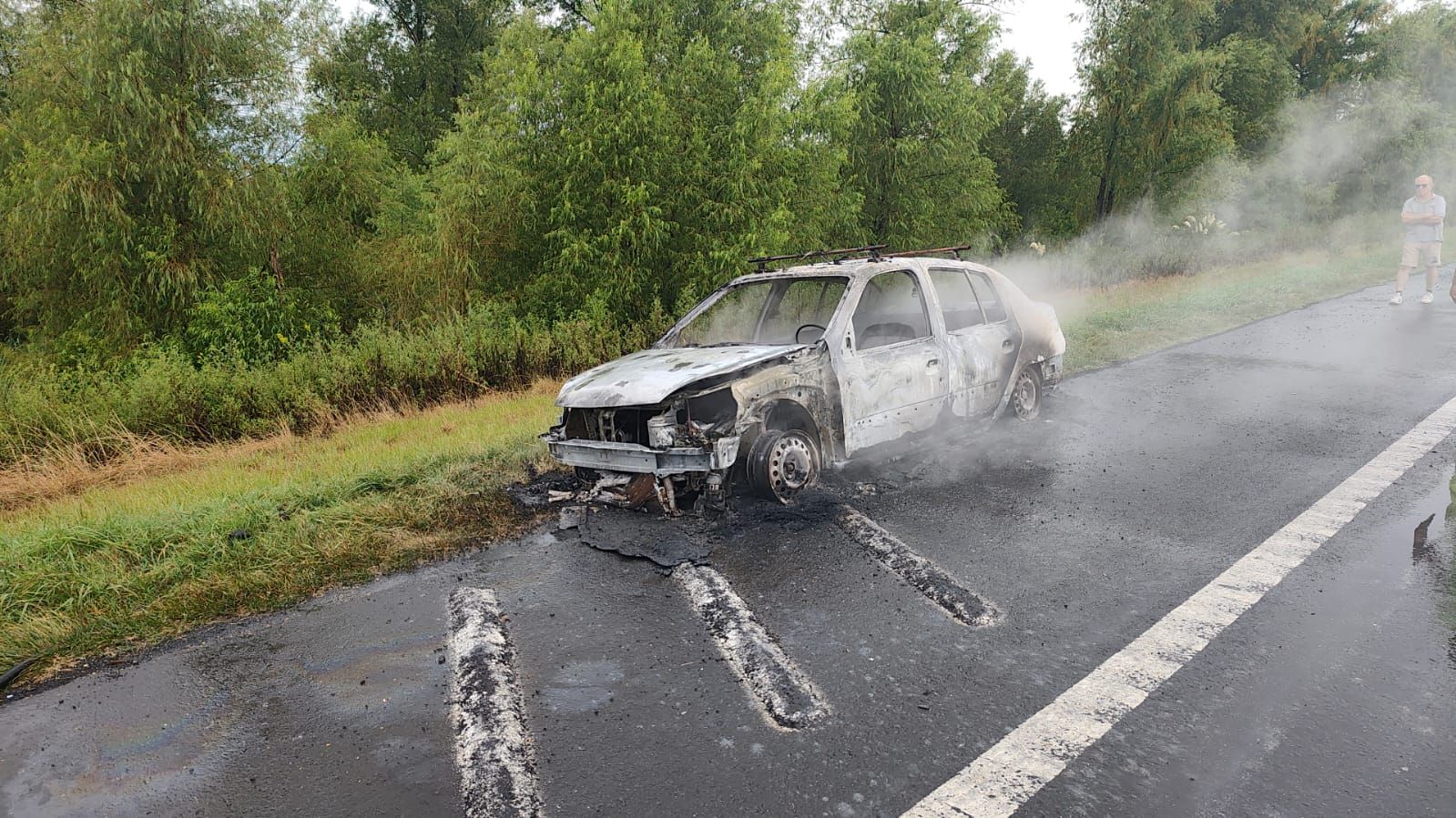 Incendio total de un vehículo en la Autovía 12 | GENESIS24.NET > Portal Multimedia Líder en Noticias