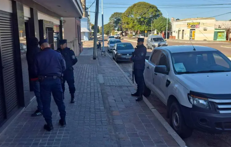 Detuvieron a un joven acusado de exigir dólares para devolver un iPhone robado | GENESIS24.NET > Portal Multimedia Líder en Noticias