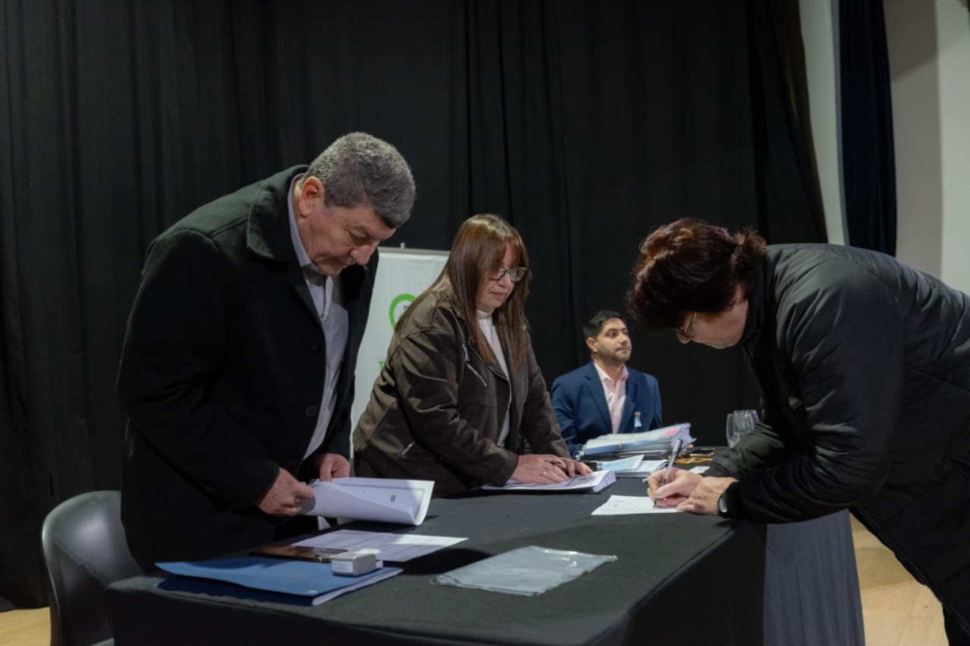 Se firmaron escrituras de viviendas sociales para Concepción del Uruguay y Basavilbaso | GENESIS24.NET > Portal Multimedia Líder en Notici